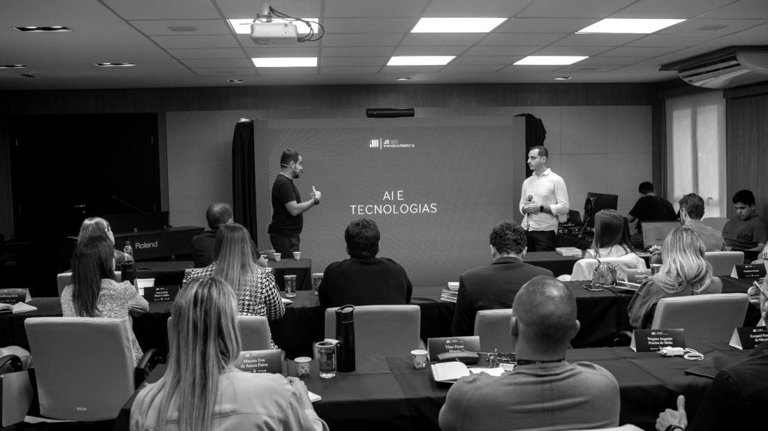 Junior Andrade e Iuri Trombini em palestra sobre IA e tecnologia